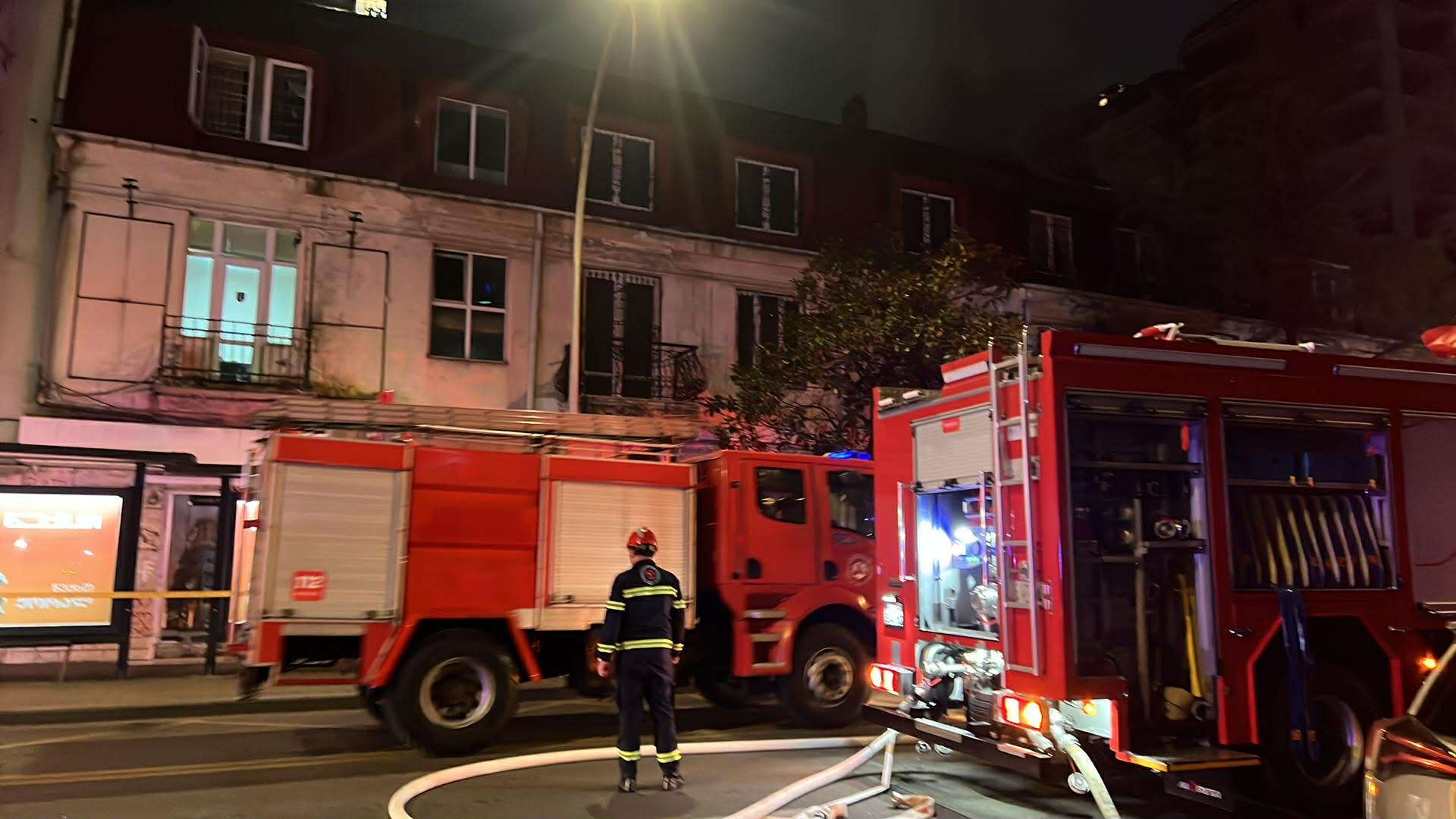 ბათუმში, სამსართულიან სახლში ხანძარი ლიკვიდირებულია