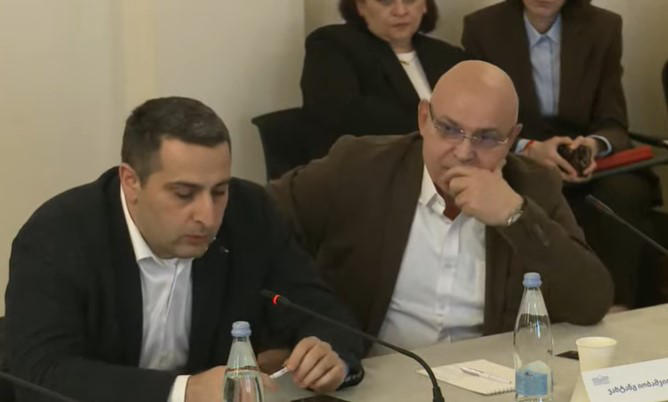 ნავთობპროდუქტების იმპორტიორთა კავშირის თავმჯდომარე - არის ერთი ფორმულა ყველასთვის: გაძვირდება საყიდლად? გაძვირდება გასაყიდად! შეიძლება ფასებზე გვქონდეს არითმიები, მაგრამ საქართველოში, გეოგრაფიიდან გამომდინარე, საწვავის დეფიციტი არასდროს გვექნება