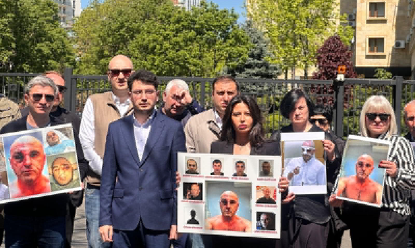 „ნაციონალური მოძრაობის“ წარმომადგენელი, 2024 წლის 30 აპრილს ლევან ხაბეიშვილზე ფიზიკურ ანგარიშსწორებაში სავარაუდო დამნაშავეებს ასახელებს და გენერალურ პროკურორს რეაგირებისკენ მოუწოდებს