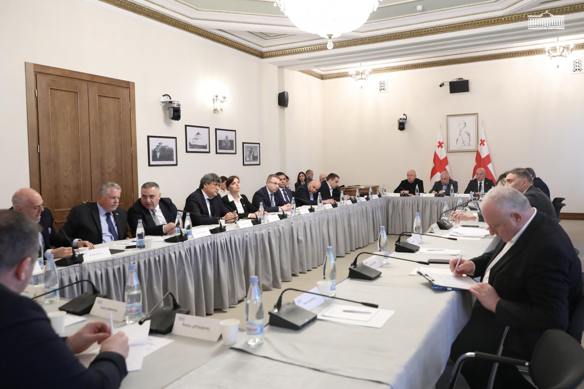 ფასების რეგულირების საპარლამენტო კომისიის რეკომენდაციაა, ევროკავშირის არასამართლიანი ვაჭრობის პრაქტიკის დირექტივის ფარგლებში კანონპროექტი შემუშავდეს, რომელიც კომპანიებს შორის ურთიერთობის ინსტიტუციურ ჩარჩოს შექმნის