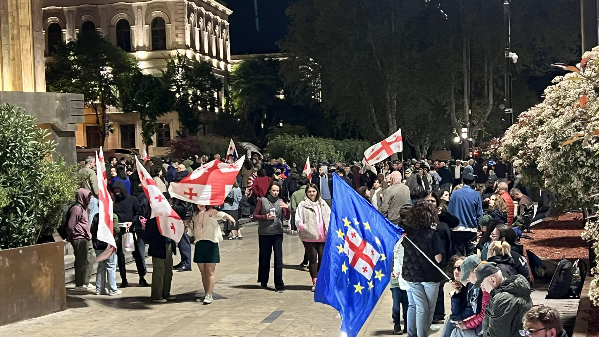 პარლამენტთან საპროტესტო აქცია განახლდა
