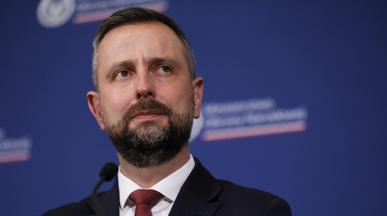 პოლონეთის თავდაცვის მინისტრის განცხადებით, აშშ-ს პოლონეთში ამერიკელი სამხედროების განლაგების შესახებ მიღებული გადაწყვეტილება არ გაუუქმებია