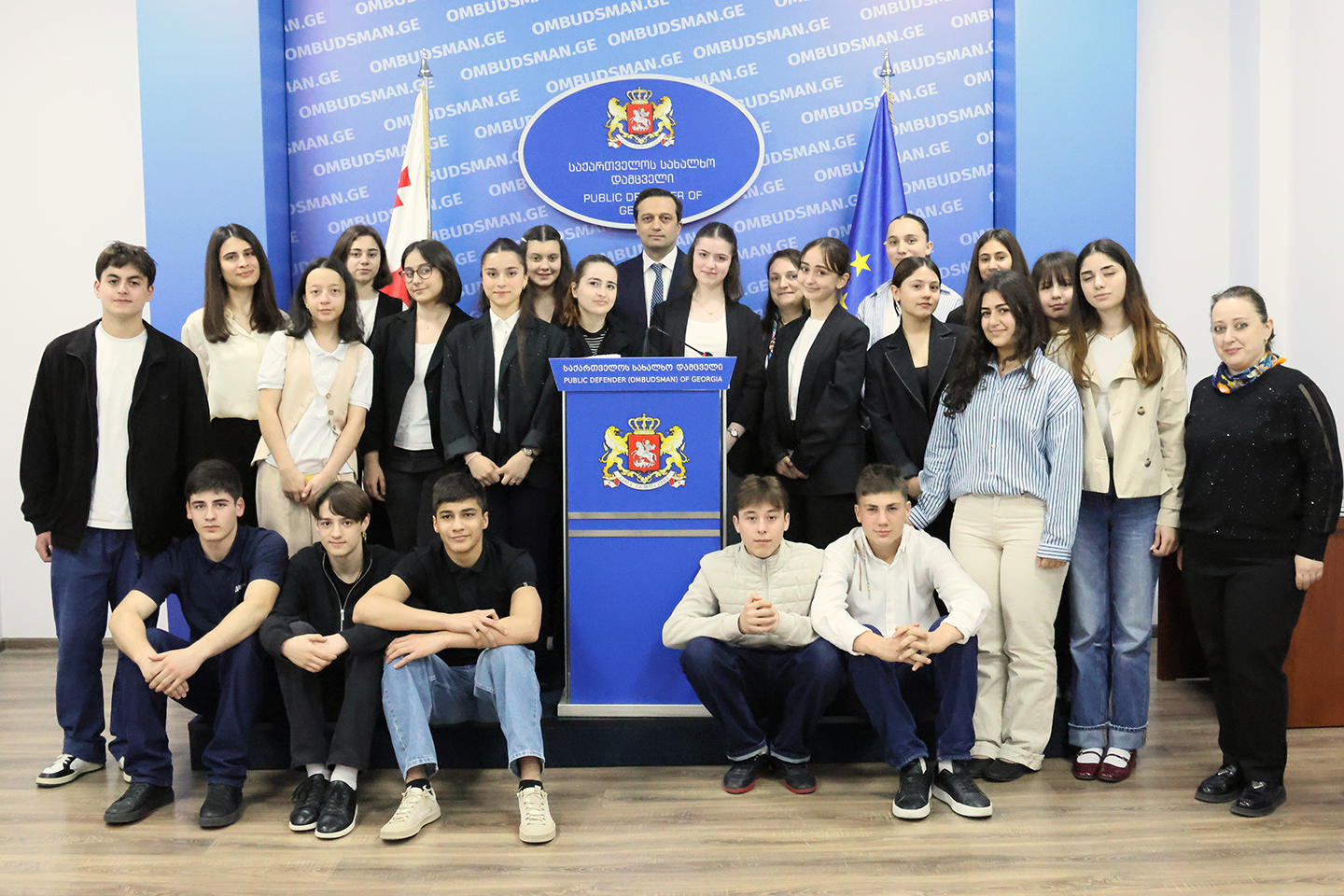 სახალხო დამცველის აპარატს კასპის პირველი საჯარო სკოლის მოსწავლეები ეწვივნენ