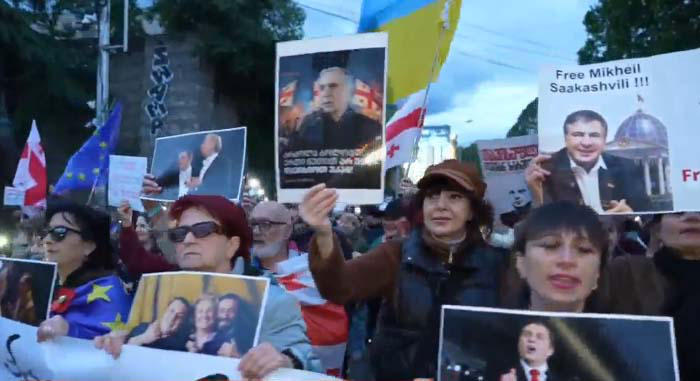 ფილარმონიიდან პარლამენტისკენ ლოზუნგით - „თავისუფლება სინდისის პატიმრებს, თავისუფლება პაატა ბურჭულაძეს” საპროტესტო მარში იმართება