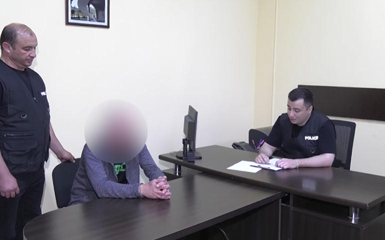 პოლიციამ ქუთაისში განზრახ მკვლელობის მცდელობის ბრალდებით წარსულში ნასამართლევი პირი დააკავა