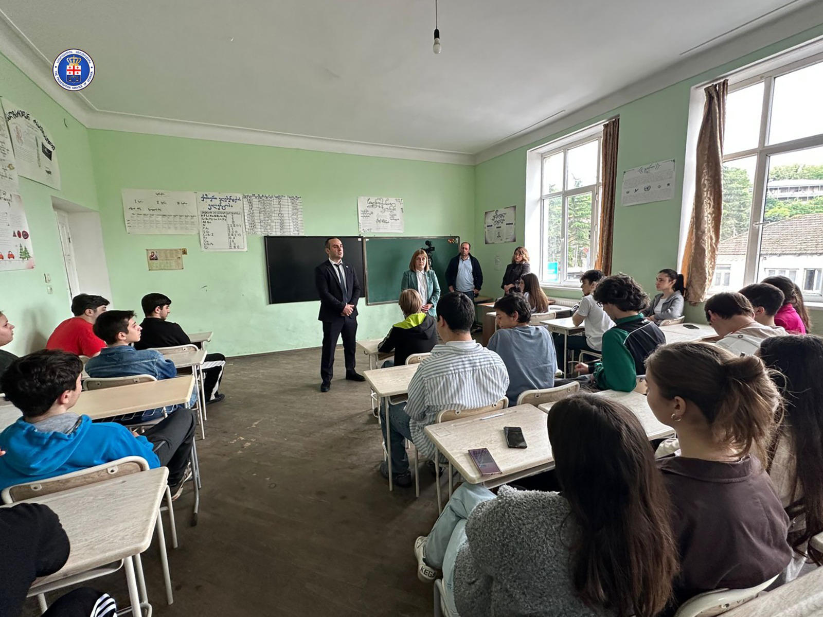 გურჯაანის რაიონული პროკურატურის პროკურორებმა პროკურატურის პროფესიული დღისადმი მიძღვნილი კვირეულის ფარგლებში სკოლის მოსწავლეებთან შეხვედრა გამართეს