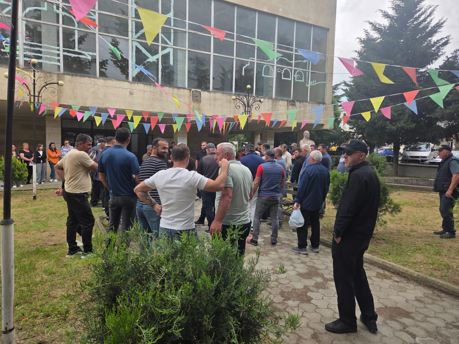 ახმეტაში, თუშეთთან დამაკავშირებელი გზის დროულად გახსნის მოთხოვნით აქცია გაიმართა