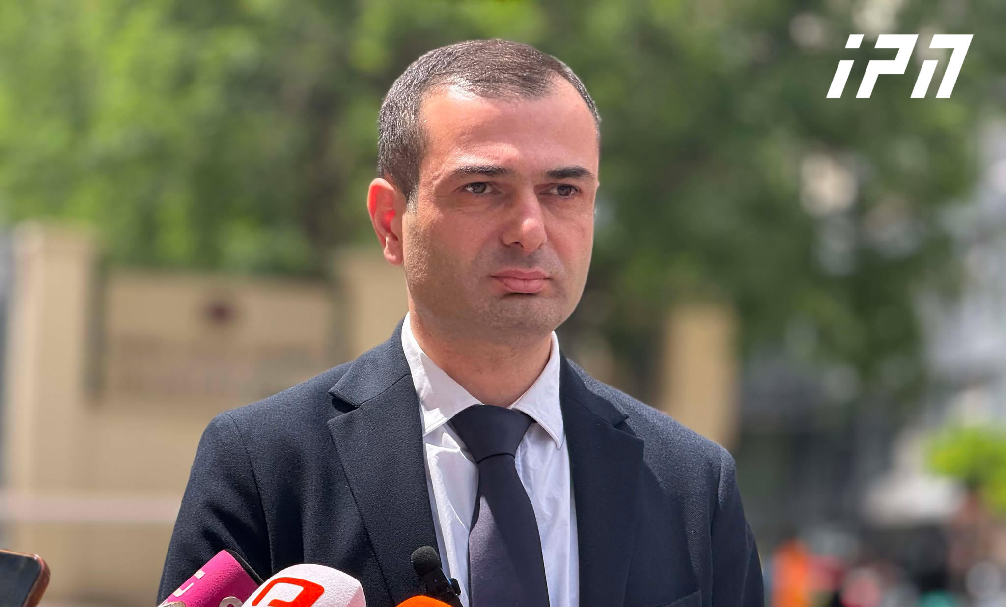 ე.წ. ჯაშუშობის საქმეების პროკურორი - ბრალდებულების მიერ შეგროვებული ინფორმაცია სხვადასხვა სახის იყო, მათ შორის ძალოვანი სტრუქტურების მუშაობის შესახებ, პოლიტიკურ, ეკონომიკურ თუ სოციალურ საკითხებთან დაკავშირებით