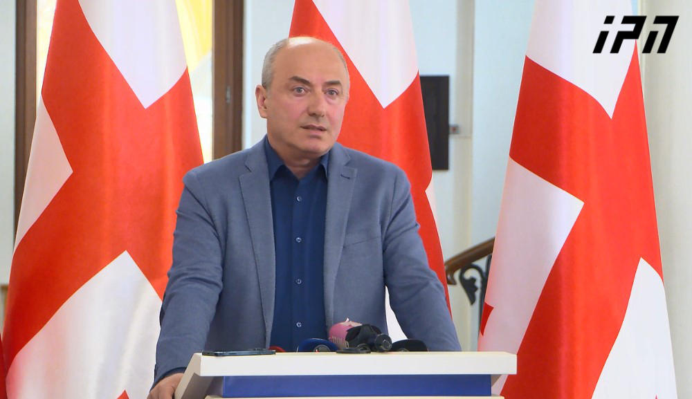 გურამ მაჭარაშვილი - ისე ვატყობ, მგონი, მელია-სააკაშვილი და გვარამია-სააკაშვილი ჩვენი გასაშველებელი გახდებიან - არაფერი გააჩნიათ და ერთმანეთს ეჩხუბებიან, ძალაუფლება რომ ჰქონდეთ, წარმოიდგინეთ, რა დღეში იქნებიან