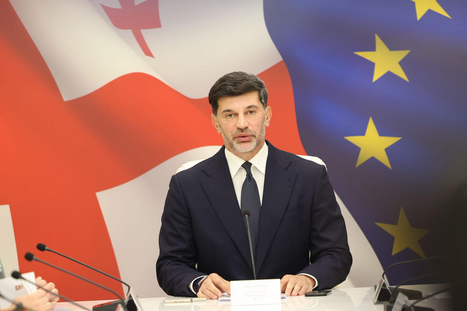 კახა კალაძის განცხადებით, თბილისში უსახლკაროს სტატუსის მქონე 450 ოჯახს საცხოვრებელი ფართი უკვე გადაეცა