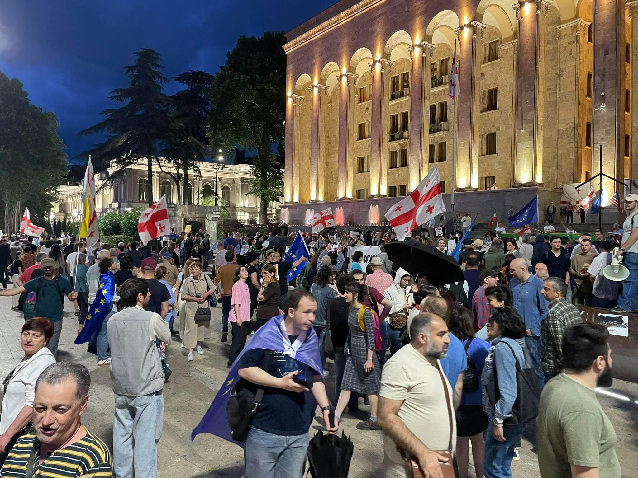 პარლამენტთან საპროტესტო აქცია განახლდა