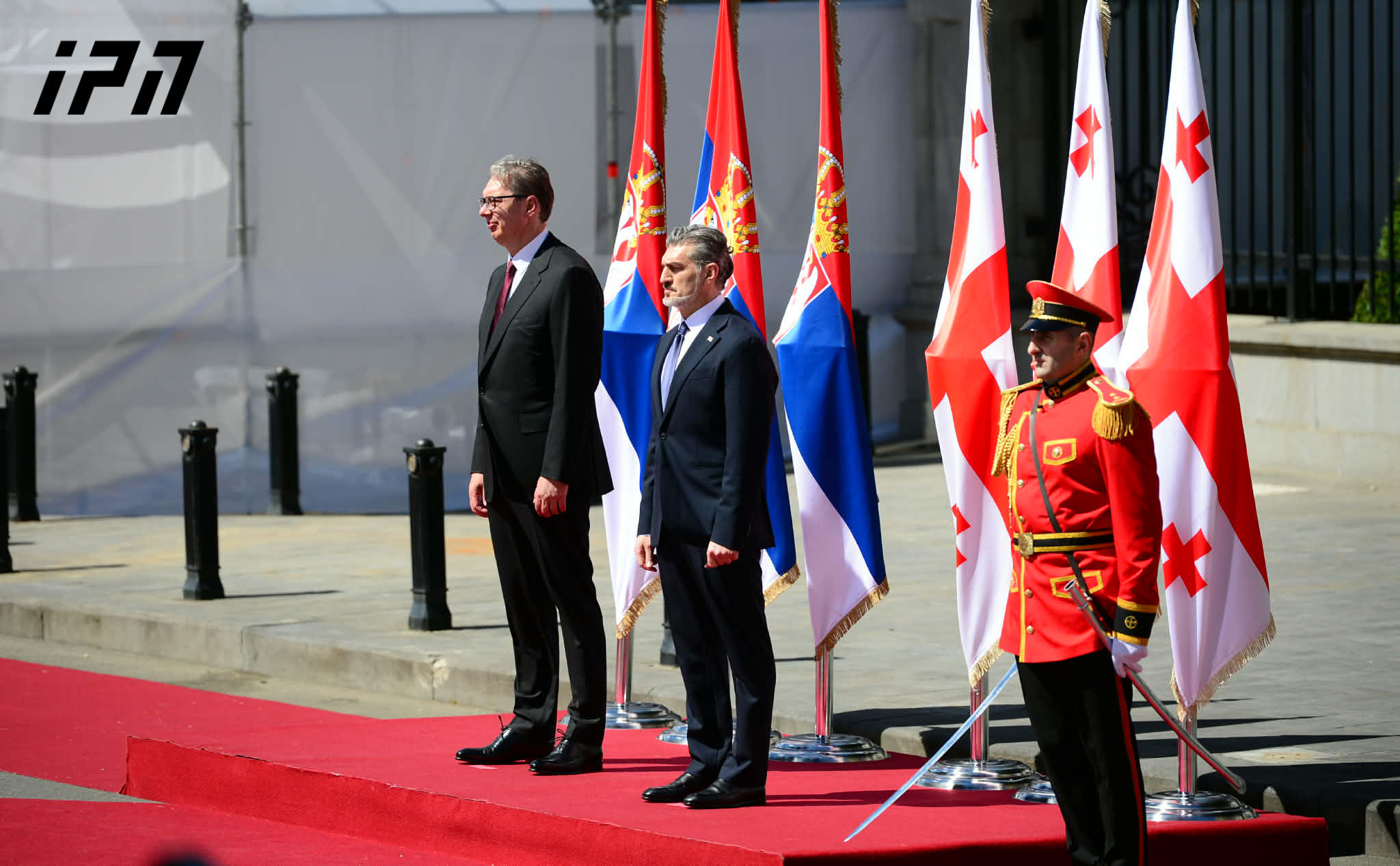 ათონელის სასახლეში, სერბეთის პრეზიდენტის ალექსანდარ ვუჩიჩის დახვედრის ოფიციალური ცერემონია გაიმართა