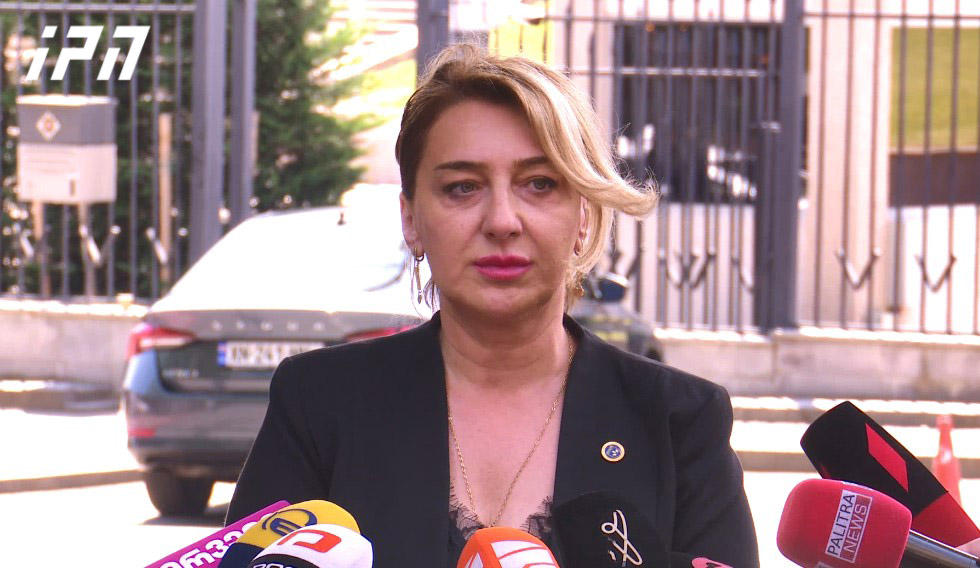 ე.წ. რკინიგზის საქმეზე დაკავებულის ადვოკატი - გიორგი კურტანიძე ამ ეტაპზე დუმილის უფლებას იყენებს - მას ნამდვილად ჰქონდა შპს, თუმცა დანაშაულებრივ საქმიანობაში მონაწილეობას უარყოფს