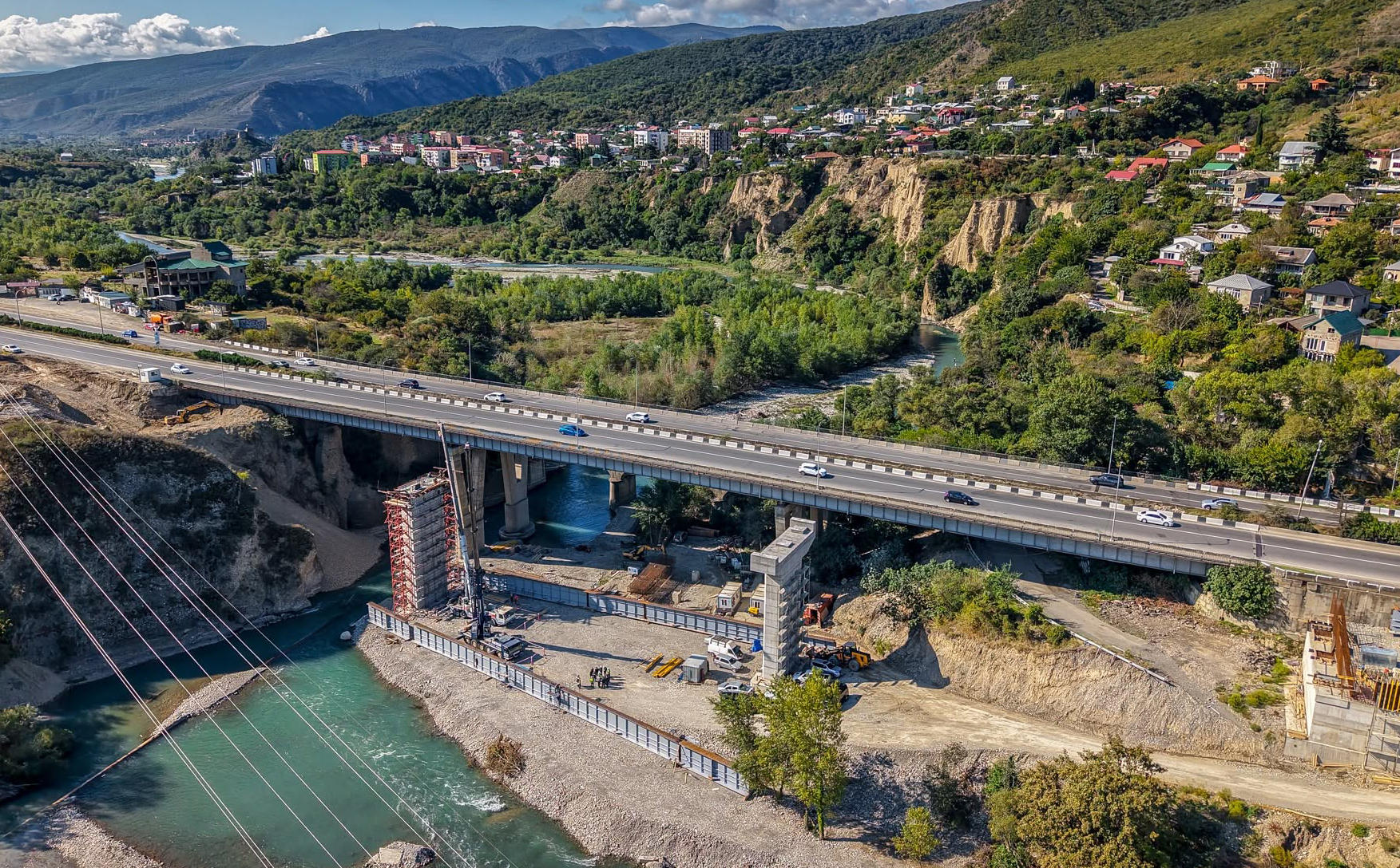 გზების დეპარტამენტი - მდინარე არაგვის ხიდზე მიმდინარე სამუშაოები დასრულებულია და მოძრაობა ორივე სამოძრაო ზოლზე აღდგენილია