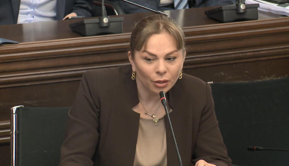 დაჯი კოვზირიძე გიორგი გვარაკიძეს - შვილები მყავს 20-25 წლის ასაკის და ამბები მოდის ხოლმე, რომ მათი სამეგობრო, ნაცნობები მუშაობენ „ქოლ ცენტრებში“ - საქართველოში ძალიან ბევრი „ქოლ ცენტრია“, რატომ არ იძიებთ?