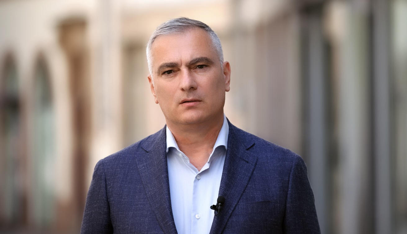 პაატა სალია - სპეკულაციაა, რომ ექიმი ვერ ახერხებს ელენე ხოშტარიასთან შესვლას - მიმდინარეობს დამატებითი შემოწმებები და რაიმე საგანგაშო მდგომარეობა ამჟამად არ არის - საბედნიეროდ, ის დიაგნოზი, რაზეც მას ეჭვი ჰქონდა, გამოირიცხა