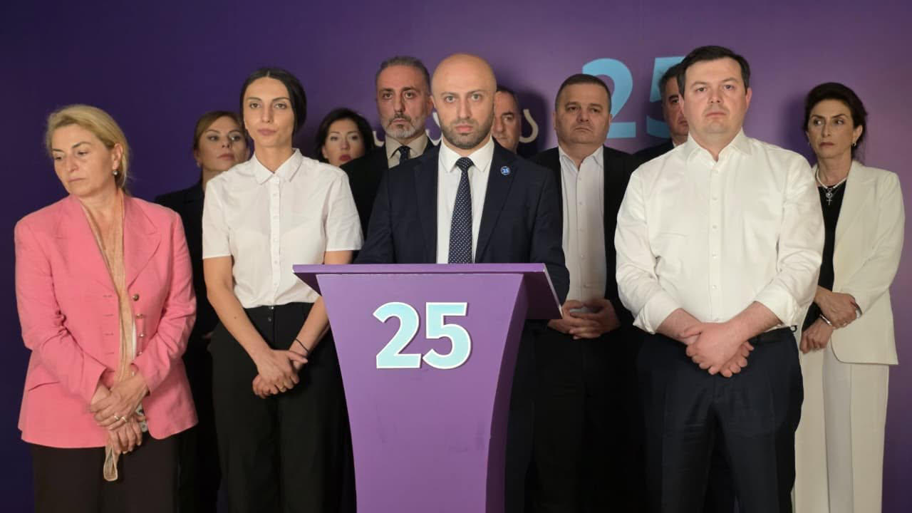 ბერდია სიჭინავა - დღეს, ირაკლი კობახიძემ საბოლოოდ გაიფორმა თავი მოძალადე პრემიერ - მინისტრად და ის ვერ გაექცევა პასუხისმგებლობას - სამწუხაროდ, „ოცნებამ“ ოლიმპიური ჩემპიონები „ქოც ზონდერებად“ აქცია