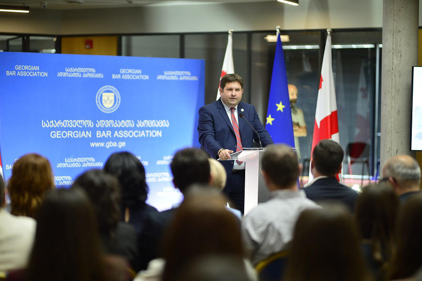 ადვოკატთა ასოციაციაში პროფესიული ადაპტაციის პროგრამის პირველი ეტაპის დასკვნითი ღონისძიება გაიმართა