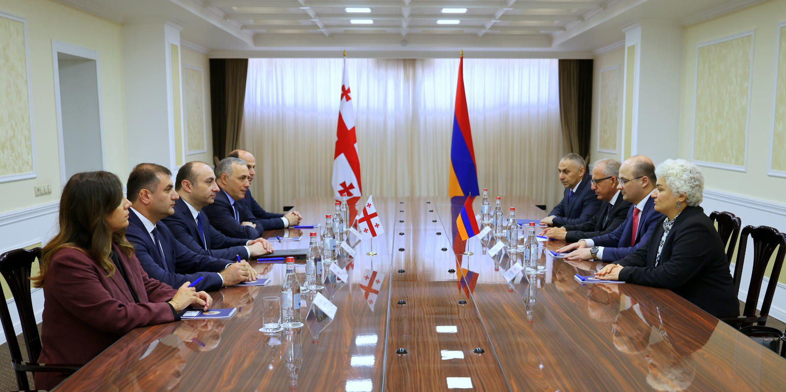სუს-ის უფროსი, გეკა გელაძე სომხეთის ეროვნული უსაფრთხოების სამსახურის დირექტორს შეხვდა
