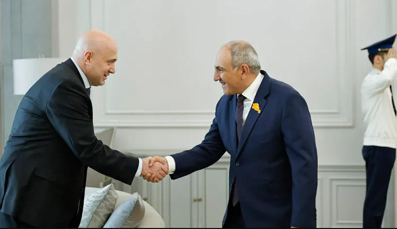 შს მინისტრი ნიკოლ ფაშინიანს შეხვდა