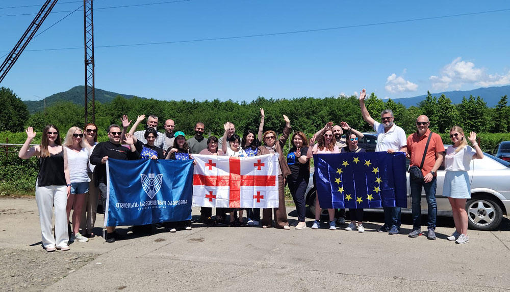 გრიგოლ რობაქიძის უნივერსიტეტი საზოგადოების სამსახურში