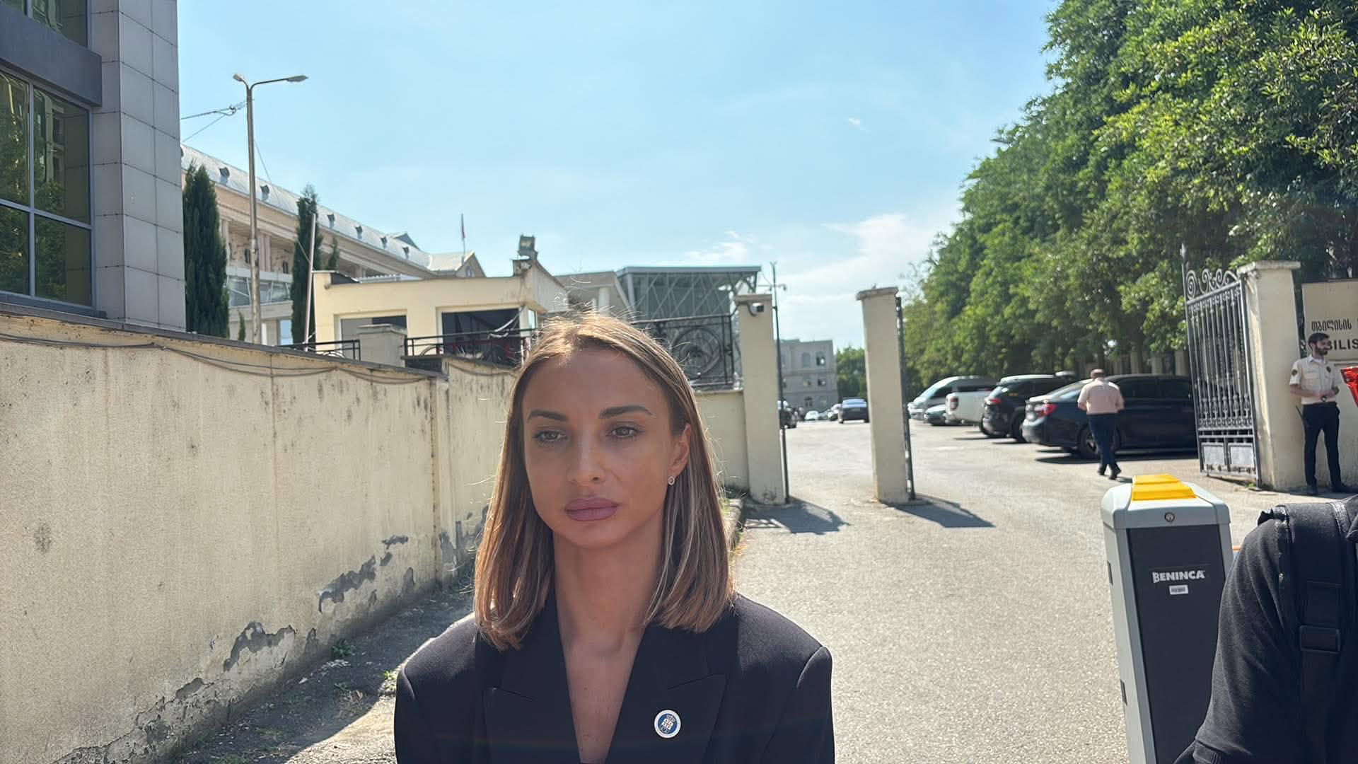 პროკურორის განცხადებით, ბრალდების მხარის მიერ დადასტურებულია, რომ 2015 წელს, გიორგი კვარაცხელიას ჯგუფურად, განზრახ მკვლელობა დავით დეკანოსიძემ და თორნიკე კაჭარავამ ჩაიდინეს