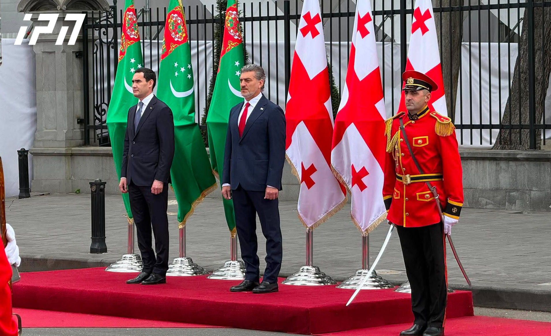 პრეზიდენტის სასახლეში თურქმენეთის პრეზიდენტის დახვედრის ოფიციალური ცერემონია გაიმართა