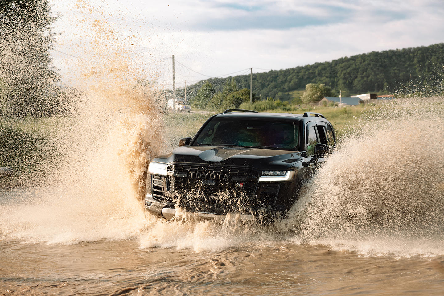 ტოიოტა კავკასიამ სრულიად ახალი Toyota Hilux და ისტორიაში პირველი Land Cruiser 300 Hybrid წარადგინა