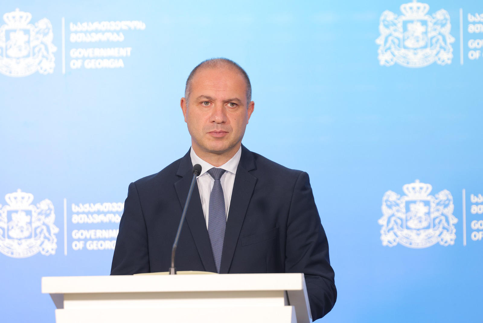 გივი მიქანაძე - თუ მშობელი გააპროტესტებს და არ ჩააცმევს ბავშვს ფორმას, იქნება მექანიზმები, რომელიც შინაგანაწესის დარღვევისას შეიძლება ამოქმედდეს - შევახსენებ მშობლებს, რომ ბავშვის სკოლაში შეყვანისას ისინი ხელს აწერენ შინაგანაწესს