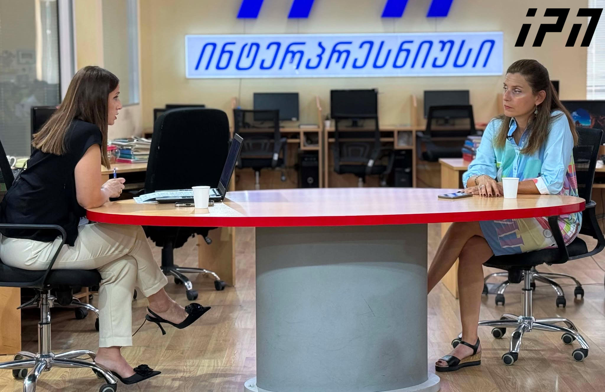 თეონა აქუბარდია - მთავარი ტყუილია, თითქოს 2022 წლიდანაა ანტირუსული პროტესტი, როცა 2019 წელს, კობახიძემ თანამდებობა გავრილოვის მასპინძლობის გამო დატოვა, „რუსოფობია“ კი რუსეთისგან შექმნილი ტერმინია - მარტივია, რას აკეთებს „ოცნება“