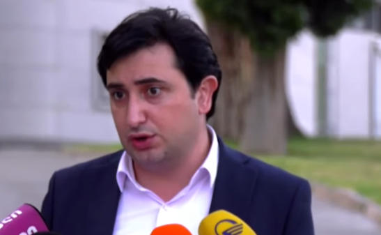 ადვოკატის განცხადებით, მისთვის უცნობია, რას უკავშირდება ნია იმნაძის 10 თვის შემდეგ დაკავება, მტკიცებულებებში არ ფიქსირდება „მეტადან“ გამოთხოვილი ინფორმაცია და შესაძლოა უწყებებზე საზოგადოებრივ წნეხს ჰქონდეს ადგილი