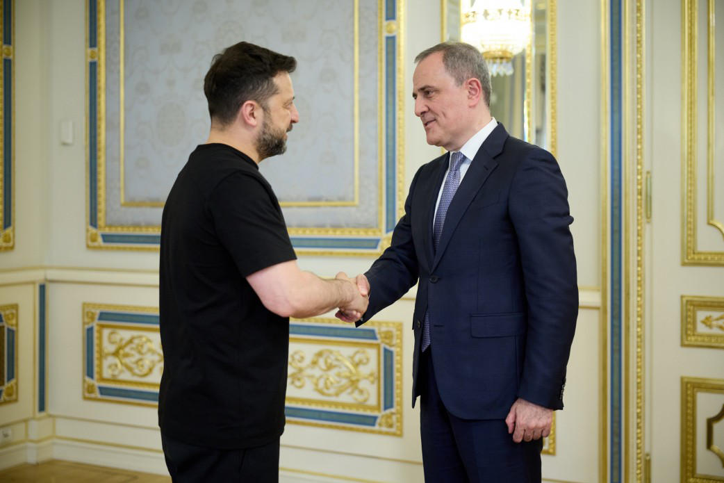 აზერბაიჯანის საგარეო საქმეთა მინისტრმა და ვოლოდიმირ ზელენსკიმ კიევში შეხვედრაზე განიხილეს თავდაცვითი თანამშრომლობა, მათ შორის დრონების, ენერგეტიკის, ნავთობისა და გაზის სფეროში
