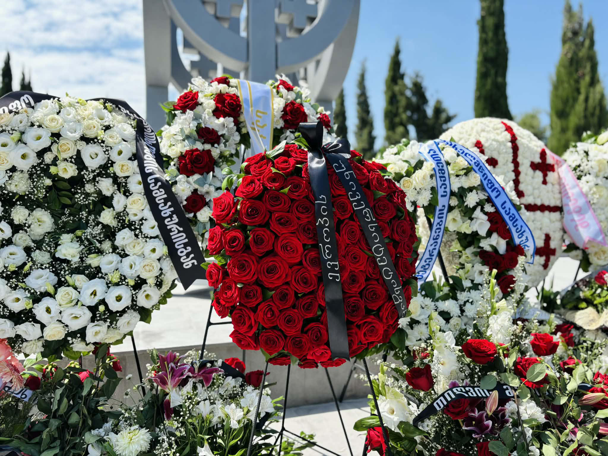 „ევროპის უნივერსიტეტმა“ აგვისტოს ომში დაღუპულ გმირებს პატივი მიაგო