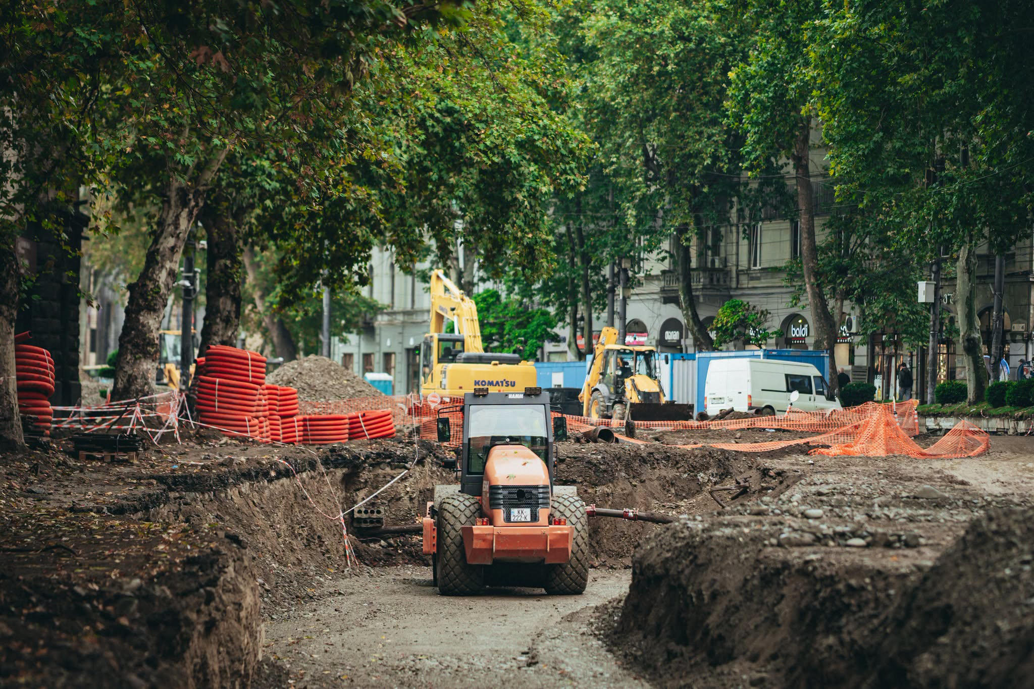 Tbilisi City Hall fines Smart Solution, a company performing rehabilitation works on Rustaveli Avenue, for violating the terms of the contract
