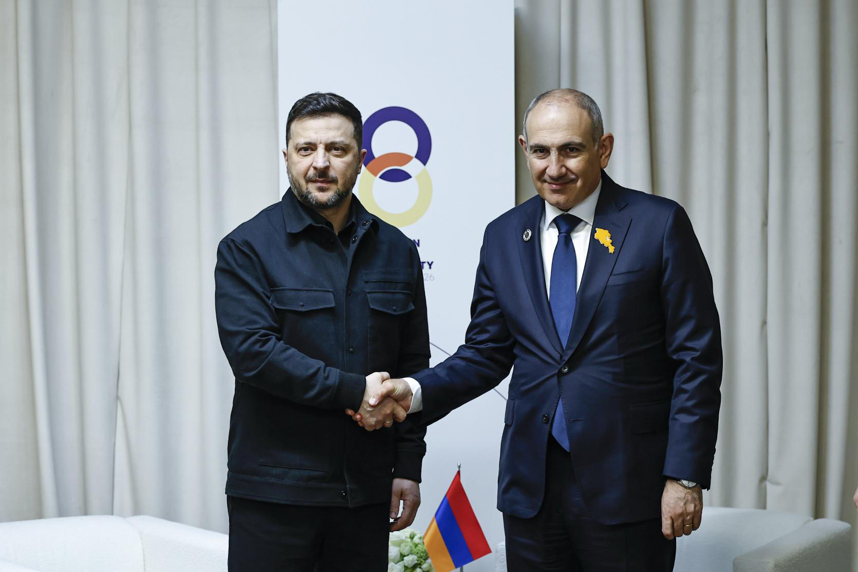 ვოლოდიმირ ზელენსკიმ და ნიკოლ ფაშინიანმა ტელეფონით ისაუბრეს