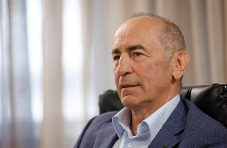 სომხეთის პრეზიდენტის რობერტ ქოჩარიანისა და მისი ოჯახის წევრების კუთვნილ მისამართებზე ჩხრეკა ტარდება - ქოჩარიანი ანტიკორუფციულ კომიტეტში გადაიყვანეს