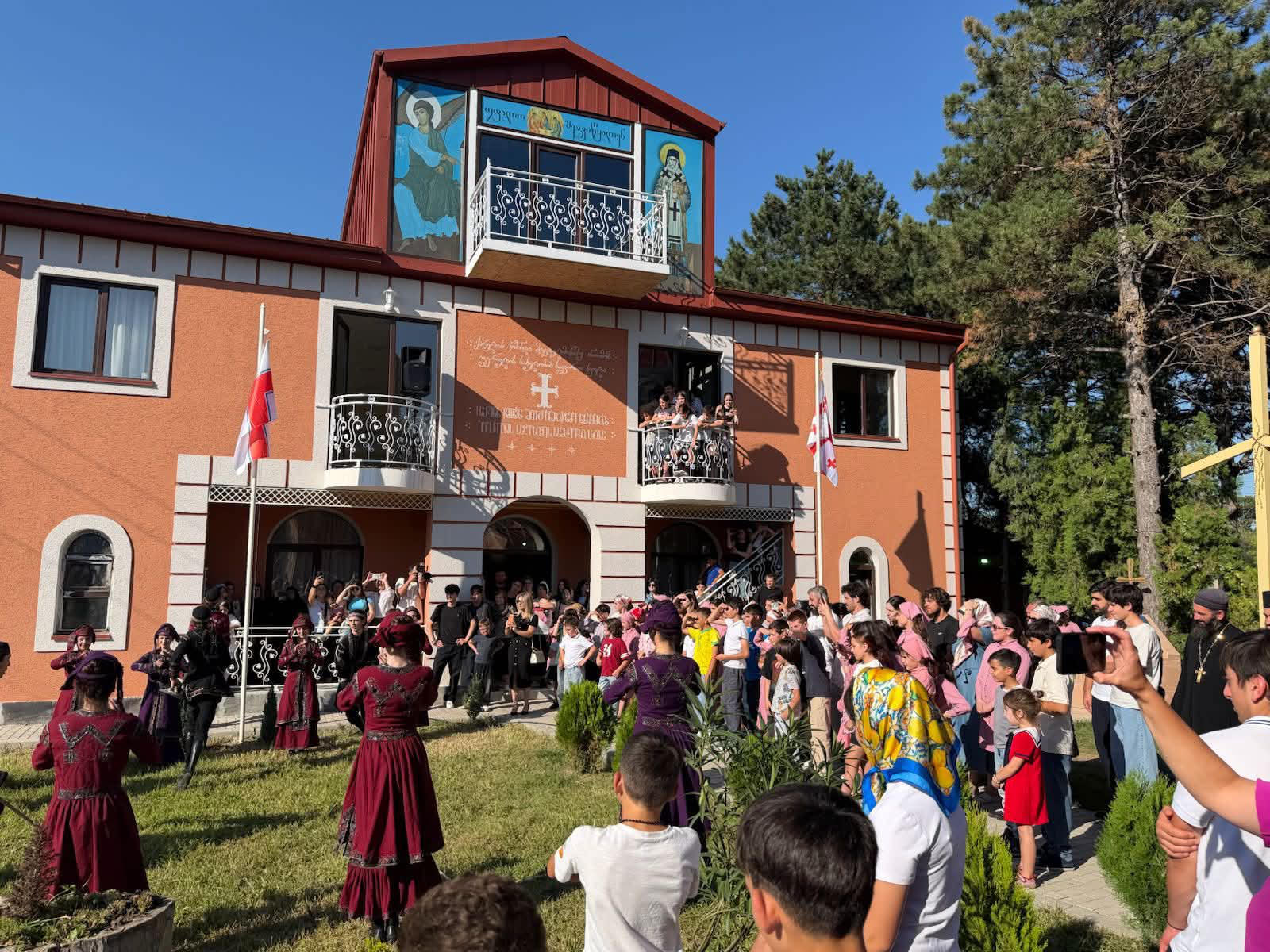ქარელში ანთიმოზ ივერიელის სახელობის საკვირაო სკოლის გახსნას „ძლიერი საქართველო-ლელოს“ ლიდერები დაესწრნენ
