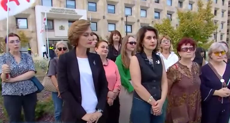 მთავრობის ადმინისტრაციასთან საპროტესტო აქცია - „თავისუფლება ელენეს, თავისუფლება სინდისის პატიმრებს“ - გაიმართა