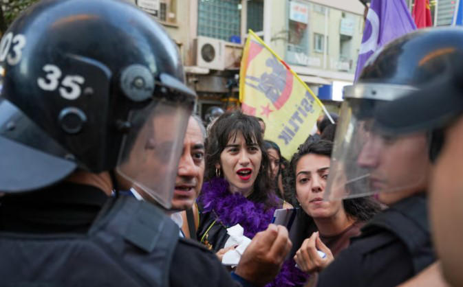 Reuters - თურქეთში ლგბტქ+ პირების დაკავება გააპროტესტეს - პოლიციამ საპროტესტო აქციაზე 150 ადამიანი დააკავა