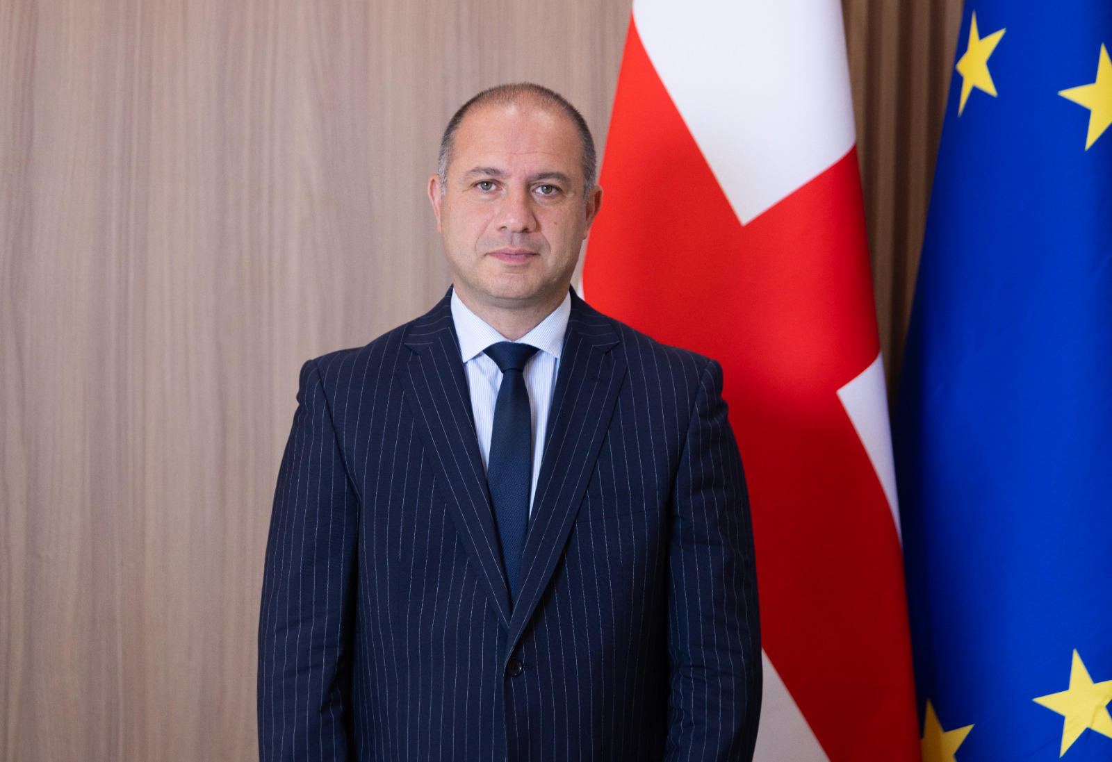 განათლების მინისტრი მოსწავლეებს ახალი სასწავლო წლის დაწყებას ულოცავს