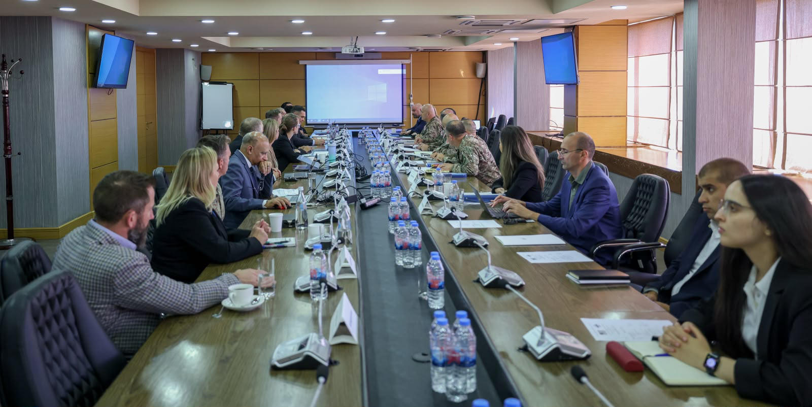 თავდაცვის სამინისტროს ინფორმაციით, უწყებაში, უსაფრთხოების სფეროში აშშ-ის მხარდაჭერის ფინანსური მიმოხილვის შეხვედრები გაიმართა