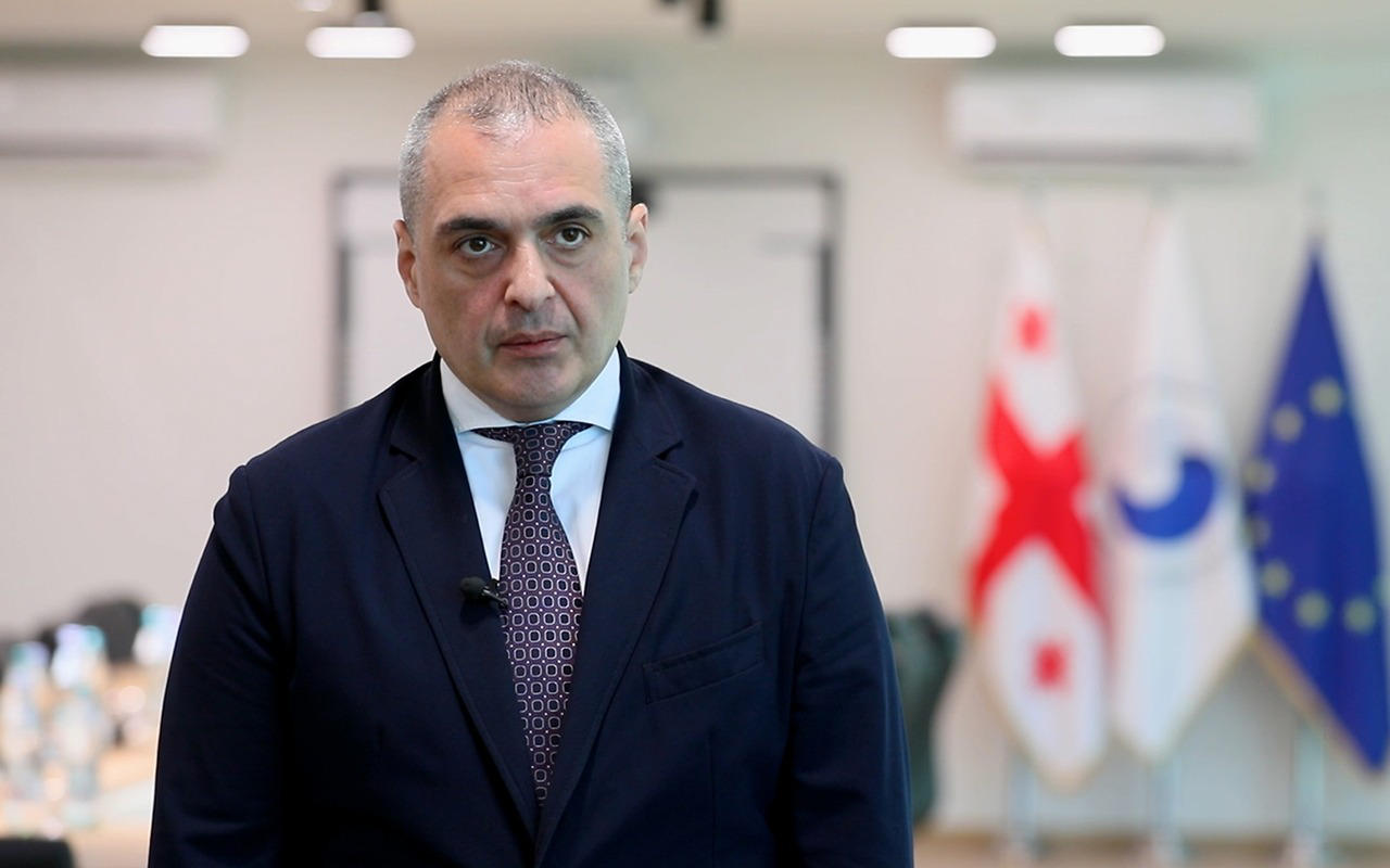 პენიტენციური სამსახურის გენერალური დირექტორი ოჯახის განცხადებას, რომ მსჯავრდებულ გიორგი დავითაძეზე სისტემატური ძალადობა ხორციელდება, სიცრუეს უწოდებს და აცხადებს, რომ არსებულ ვიდეომასალებში „დანაშაულის ნიშნები არ იკვეთება“