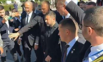 ვოლოდიმირ ზელენსკი რუსი ჟურნალისტის კითხვაზე, როდის ჩავა მოსკოვში? - რაკეტით!