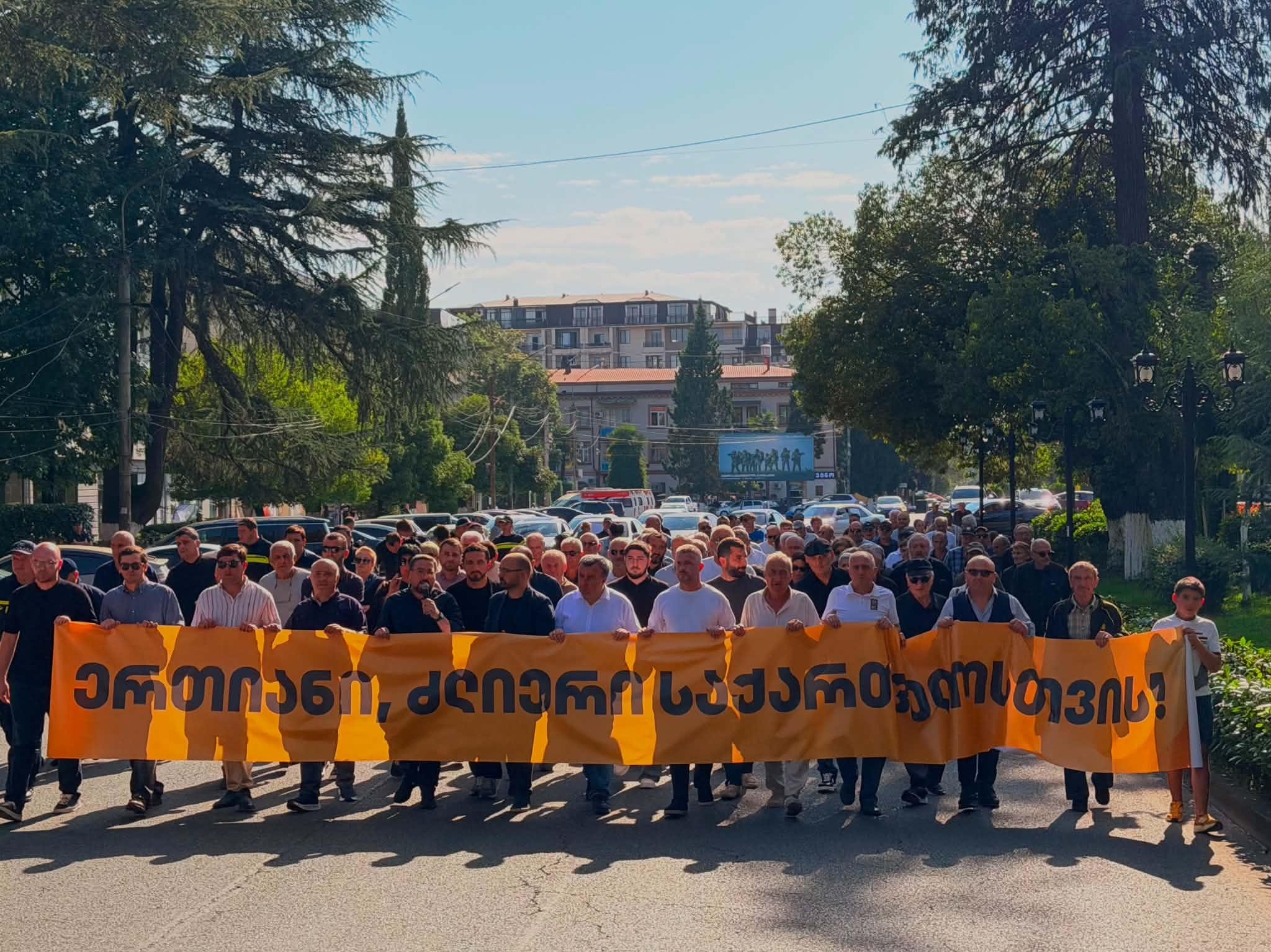 “ძლიერი საქართველო-ლელოს“ ორგანიზებით, ზუგდიდში მსვლელობა „რუსეთი მტერია“ გაიმართა