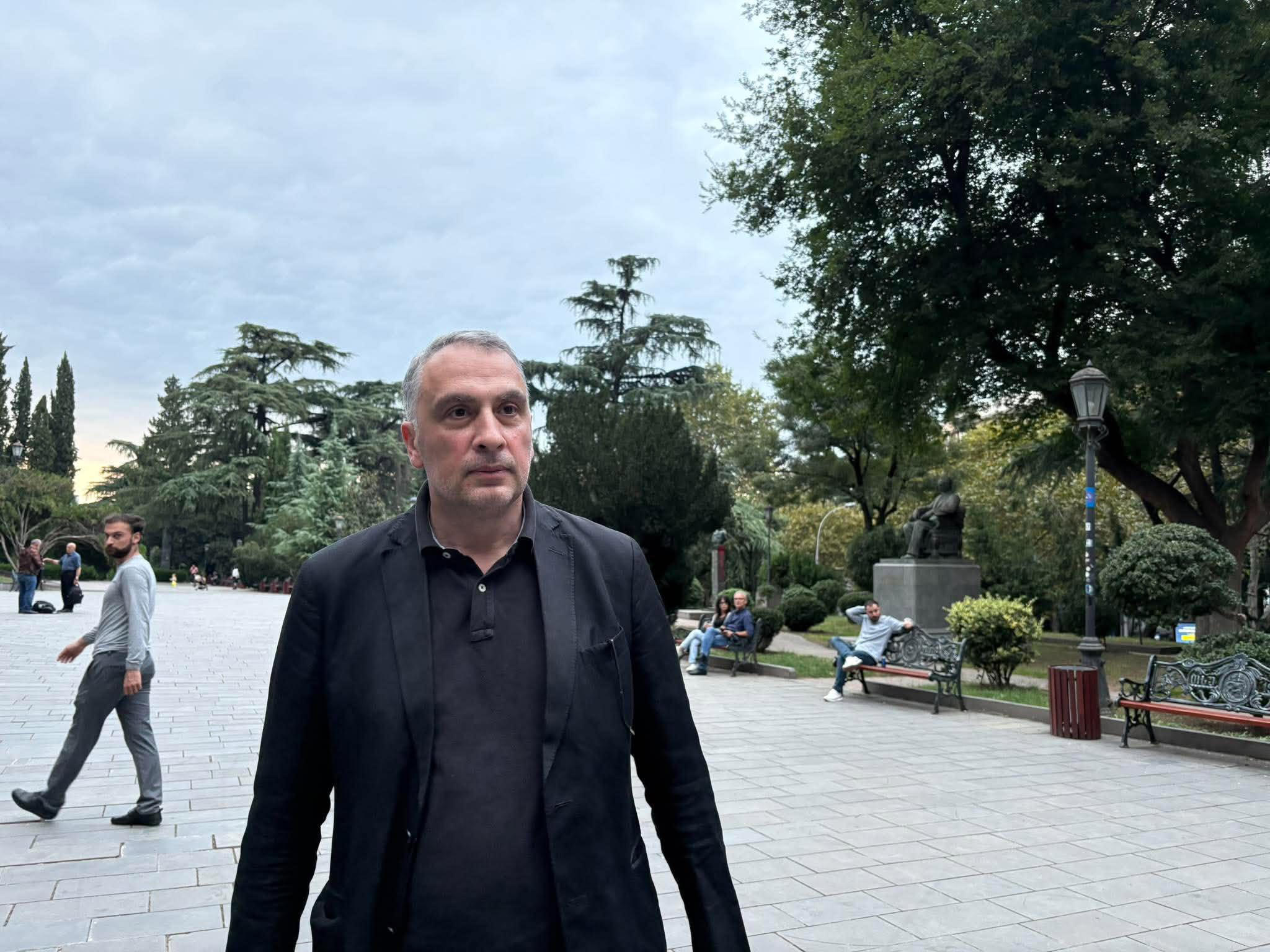 ვიქტორ ყიფიანი - დღევანდელი დღე ტრაგიკულია, ვინაიდან, საუბარია ომში ჩვენს სამხედრო წარუმატებლობაზე, დღეს ისტორიის გადაწერა ხდება - უნდა გამოვხატოთ სურვილი, რომ აფხაზებთან და ოსებთან შედეგზე ორიენტირებული ურთიერთობების წარმოებისთვის მზად ვართ