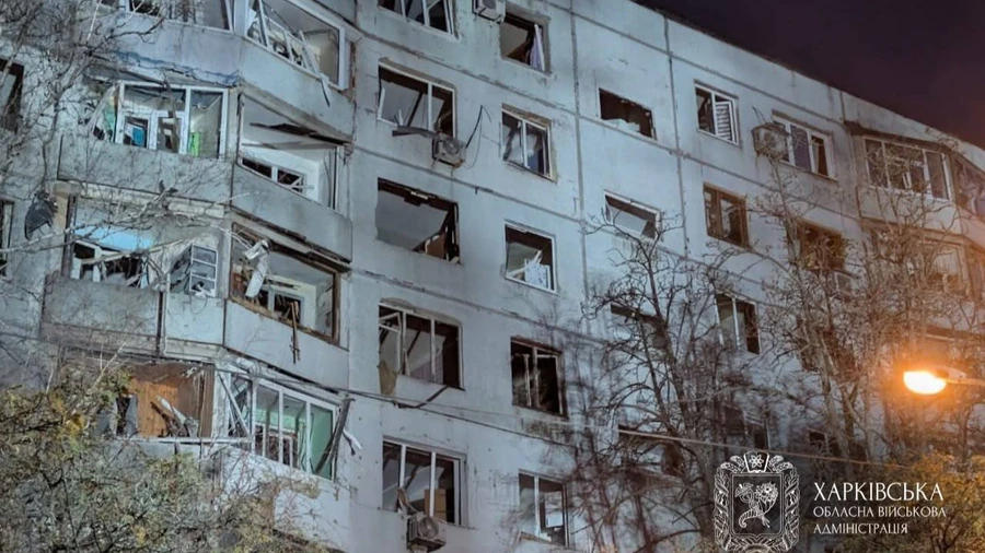 რუსებმა ხარკოვში საცხოვრებელ კორპუსს დაარტყეს, რის შედეგადაც 25 ადამიანი დაშავდა, მათ შორის 9 ბავშვი