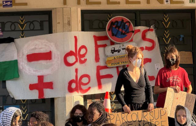 Reuters - საფრანგეთში ბიუჯეტის დაგეგმილი შემცირების გამო საჯარო მოხელეები გაიფიცნენ - მოსწავლეებმა სკოლების შესასვლელები გადაკეტეს