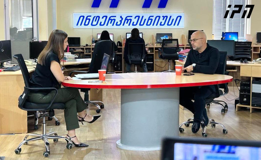 კახა ჩიქოვანი - ღარიბაშვილი ცდილობს, სარფიანად მიეყიდოს ივანიშვილს, გელა გელაძე კი, რომელზეც ამბობენ, რომ შსს-ში არ დადის, ეტყობა დეპრესიაშია! რაც შეეხება ირანის ელჩის შეურაცხმყოფელ განცხადებას, „ძალიან მაგრად დგანან ორ ფეხზე“