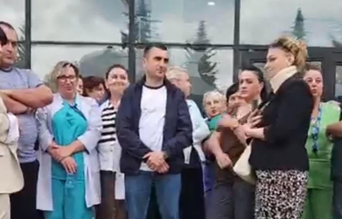 ბათუმის რესპუბლიკური საავადმყოფოს ექიმებმა საპროტესტო აქცია გამართეს
