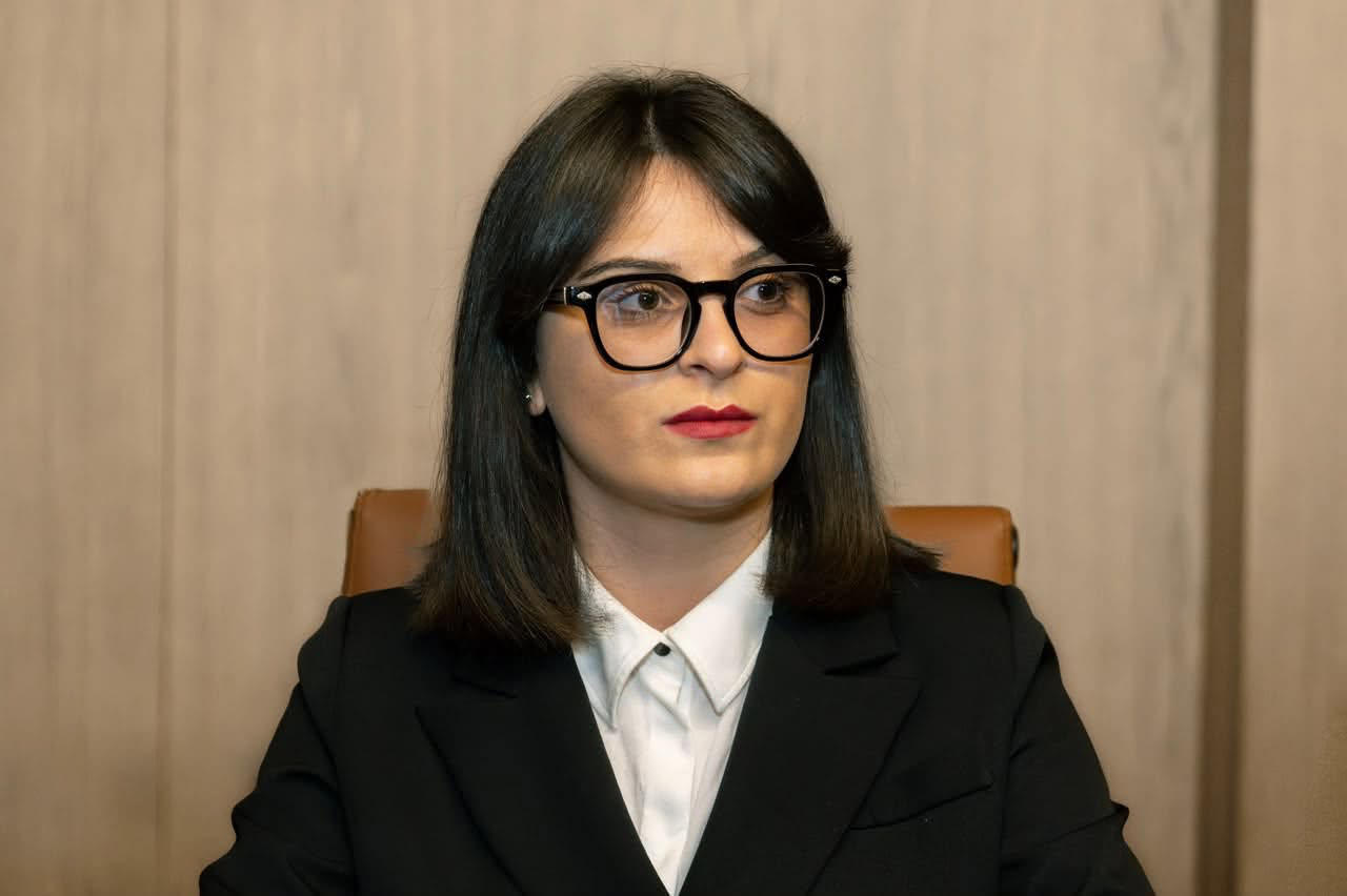რუსთავის საკრებულოში „ლელოს“ წევრი ნინო სულაძე ქალაქის მერს მიმართავს, 2027 წლის მუნიციპალიტეტის ბიუჯეტში, საჯარო სკოლების I-IV კლასების მოსწავლეებისთვის უფასო კვების პროგრამა გაითვალისწინოს